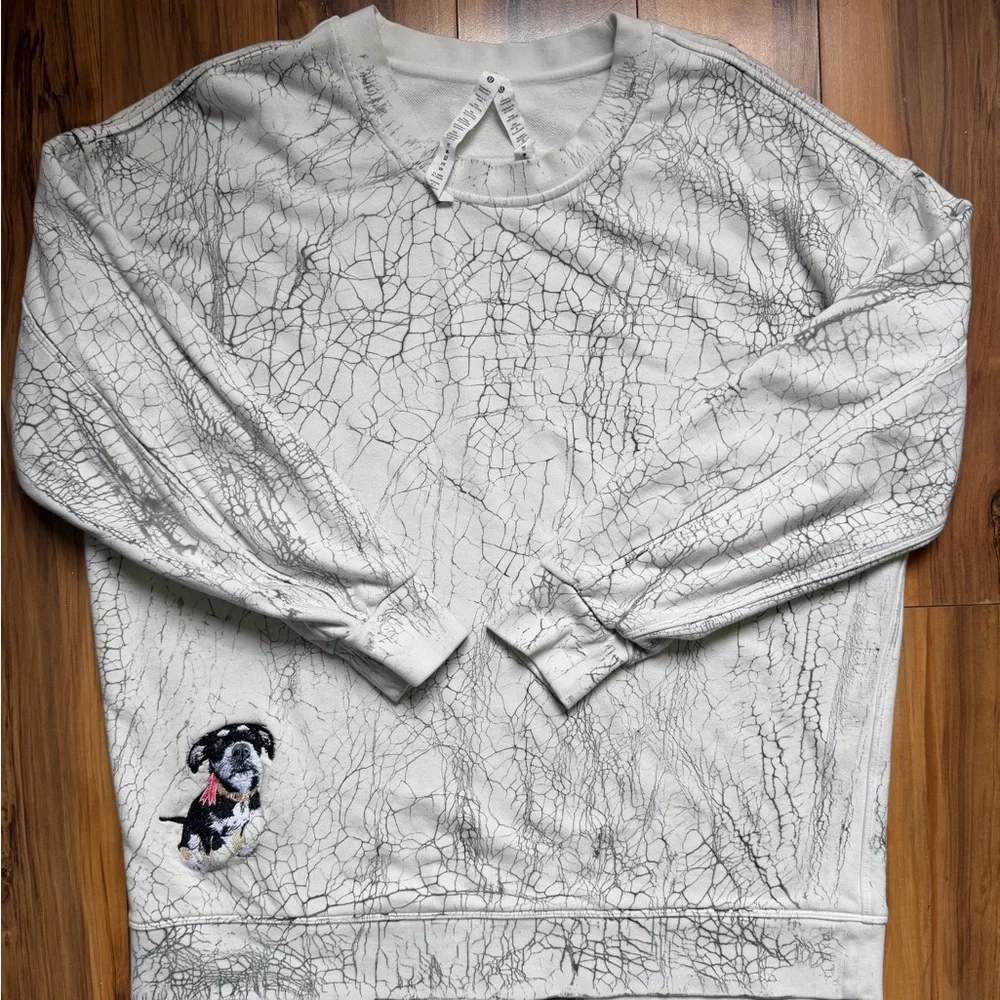 Lululemon Athletica crackle on white Crew Neck Sweater with special embroidery - Picture 3 of 10
